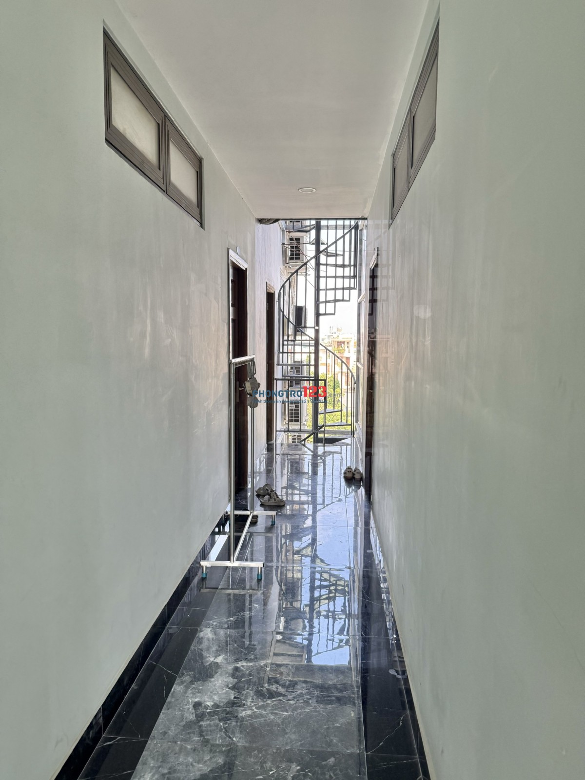 Phòng cho thuê 50 m2 ban công riêng full nội thất cao cấp cửa sổ lớn đường Tên Lửa