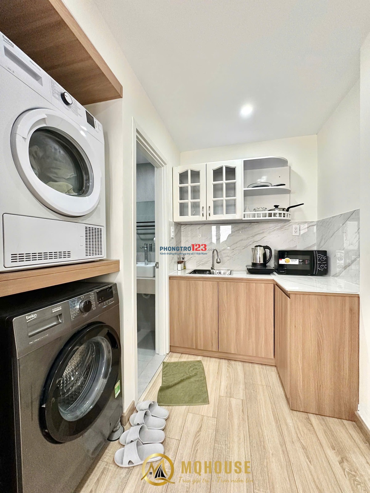 Cho thuê căn hộ trung tâm, ban công 45m2. Giặt Sấy Riêng, Gần Bason, Đh Nhân Văn