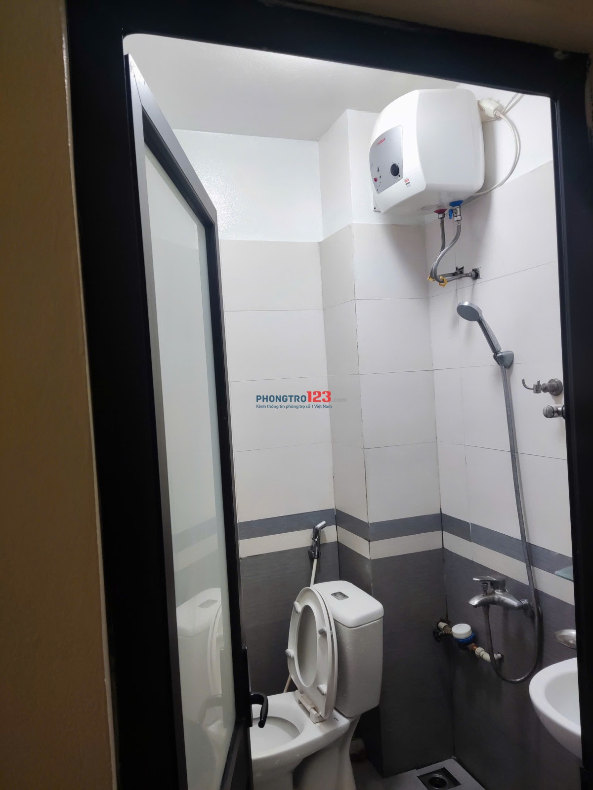 Còn 1 phòng cho thuê tại ngõ Gốc Đề Minh khai
