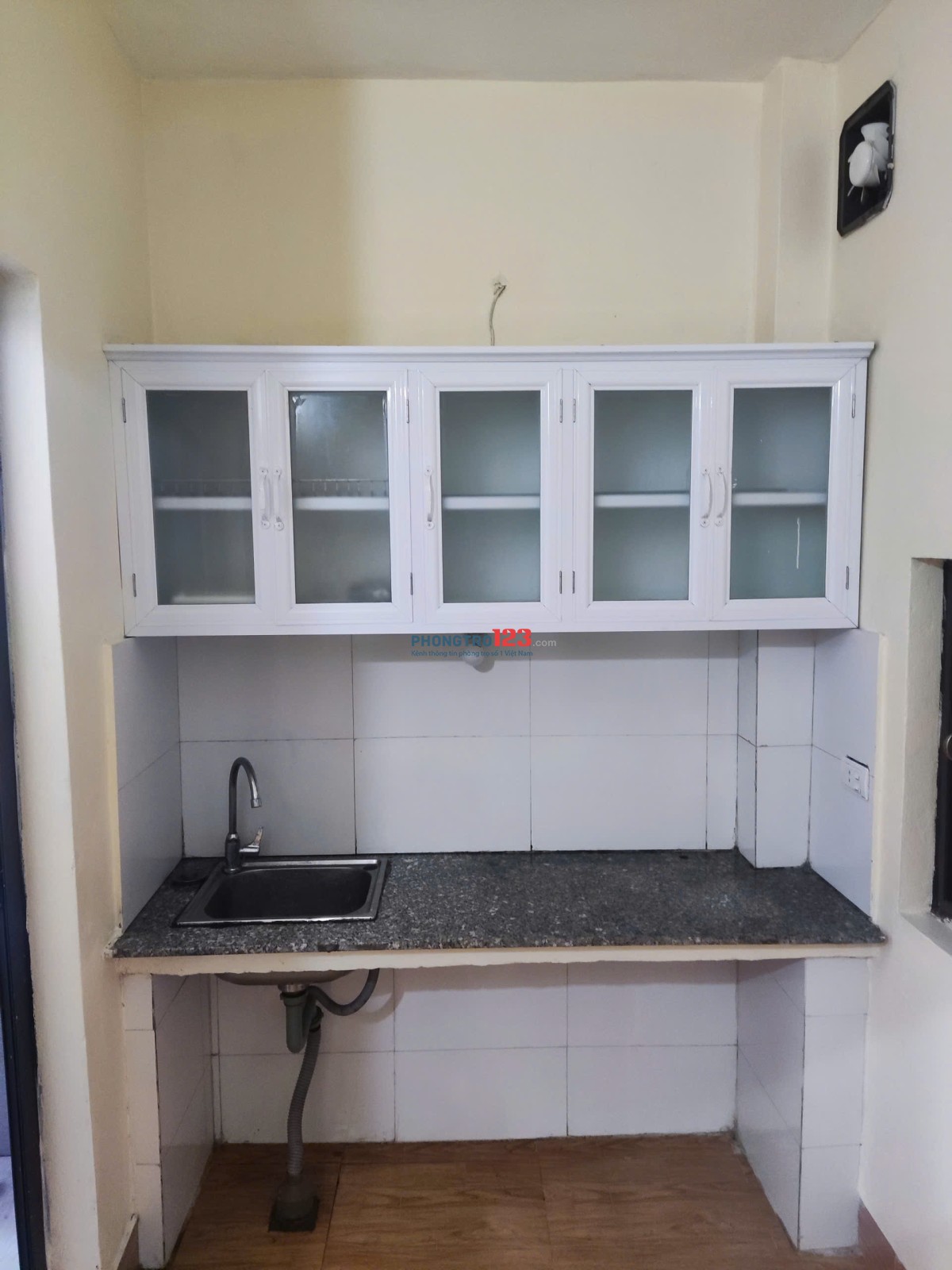 Còn 1 phòng cho thuê tại ngõ Gốc Đề Minh khai