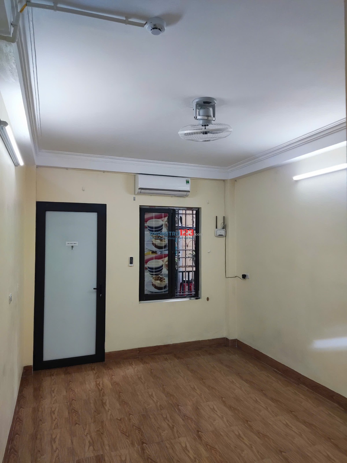 Còn 1 phòng cho thuê tại ngõ Gốc Đề Minh khai
