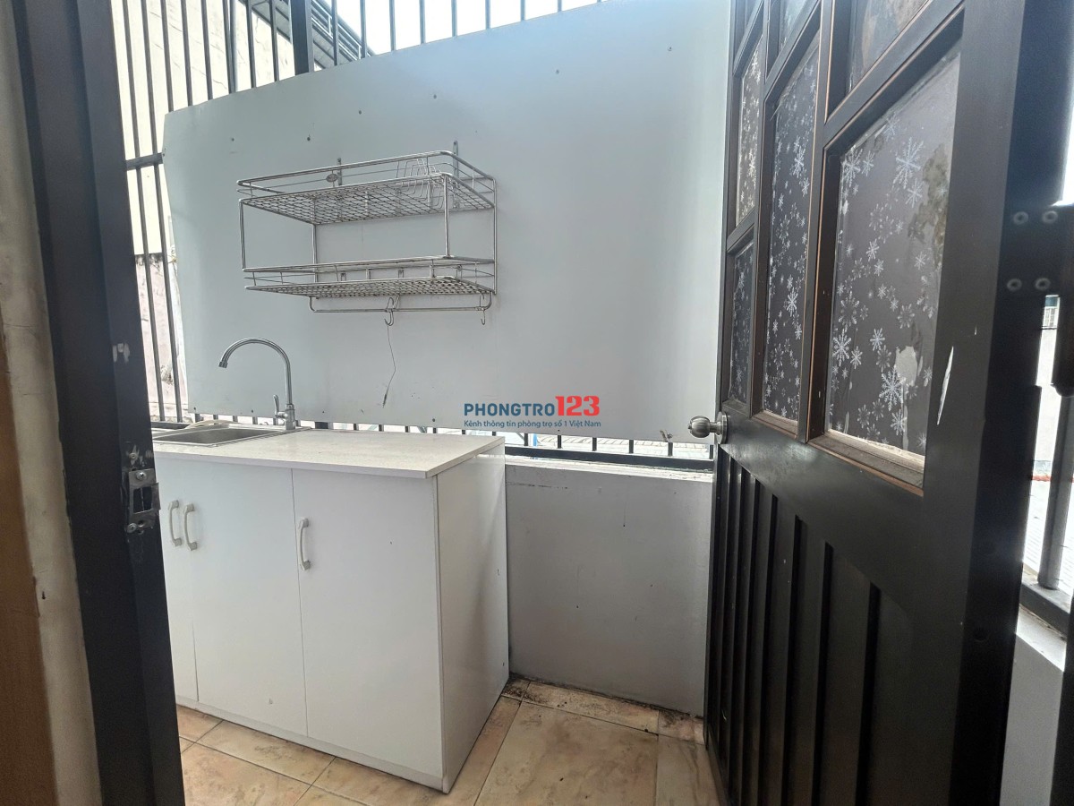 CHDV GẦN CHỢ NGUYỄN SƠN - CÓ BAN CÔNG – FULL NỘI THẤT