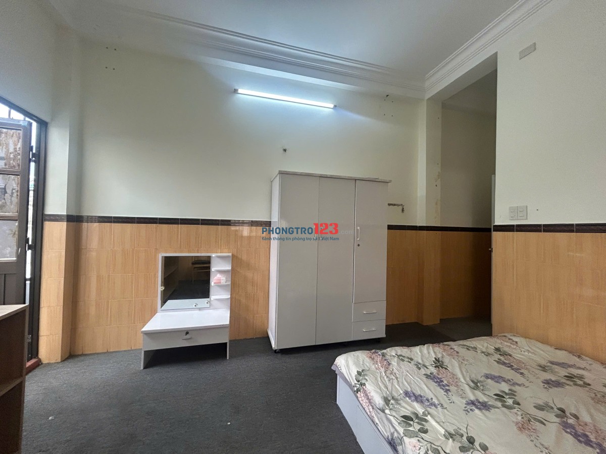 CHDV GẦN CHỢ NGUYỄN SƠN - CÓ BAN CÔNG – FULL NỘI THẤT