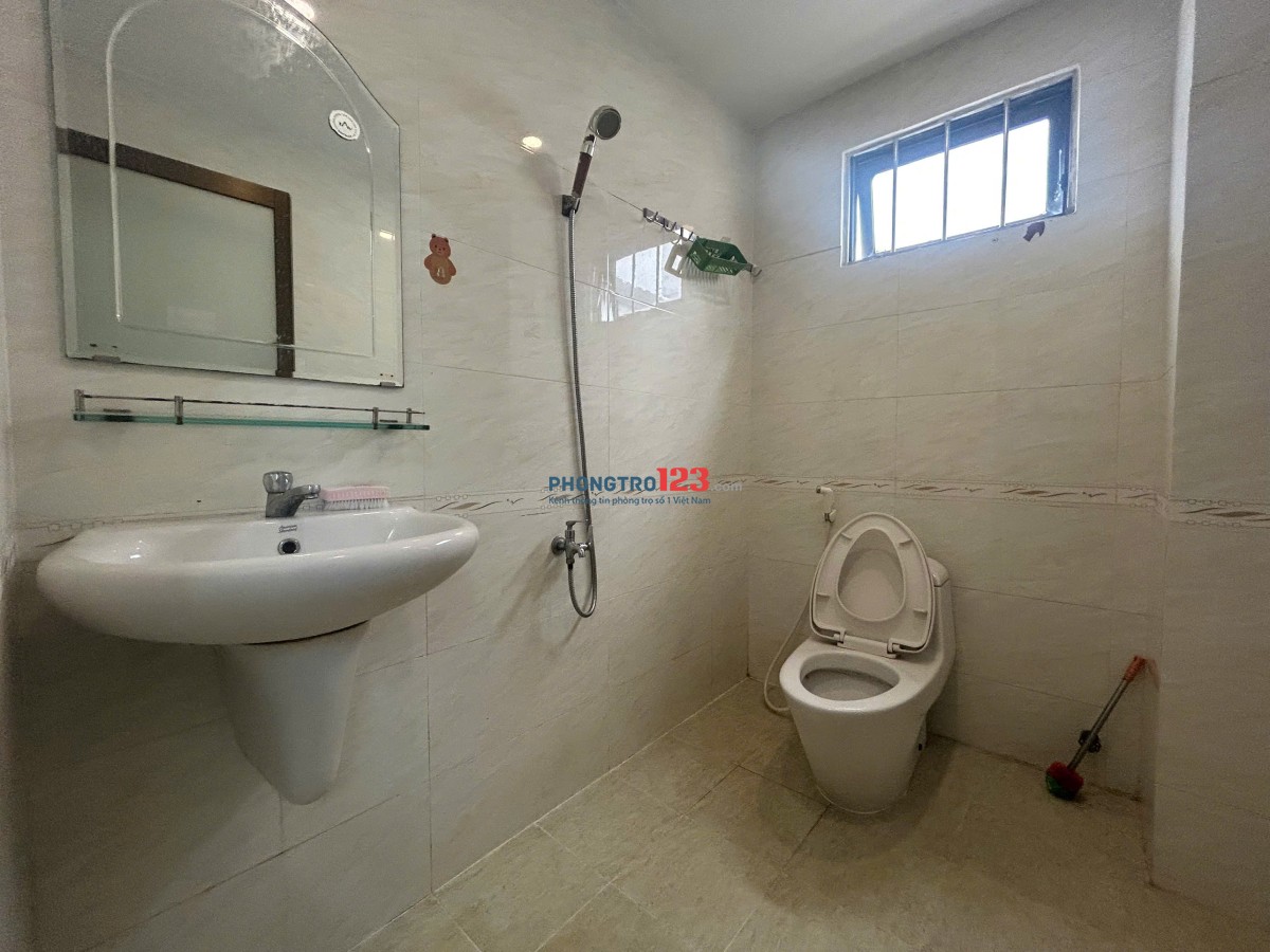 CHDV GẦN CHỢ NGUYỄN SƠN - CÓ BAN CÔNG – FULL NỘI THẤT