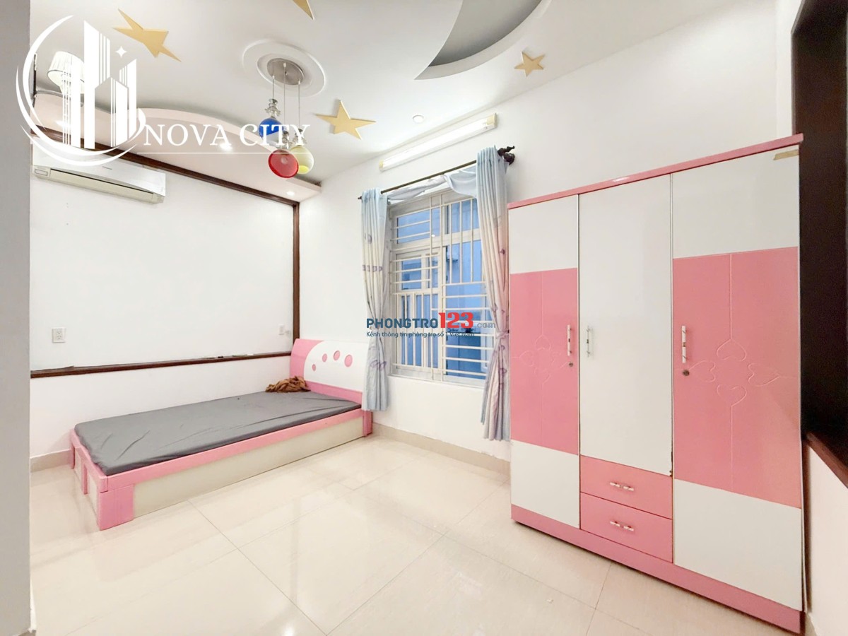 Phòng có cửa sổ trời gần nhà thờ Nam Hải - Q8