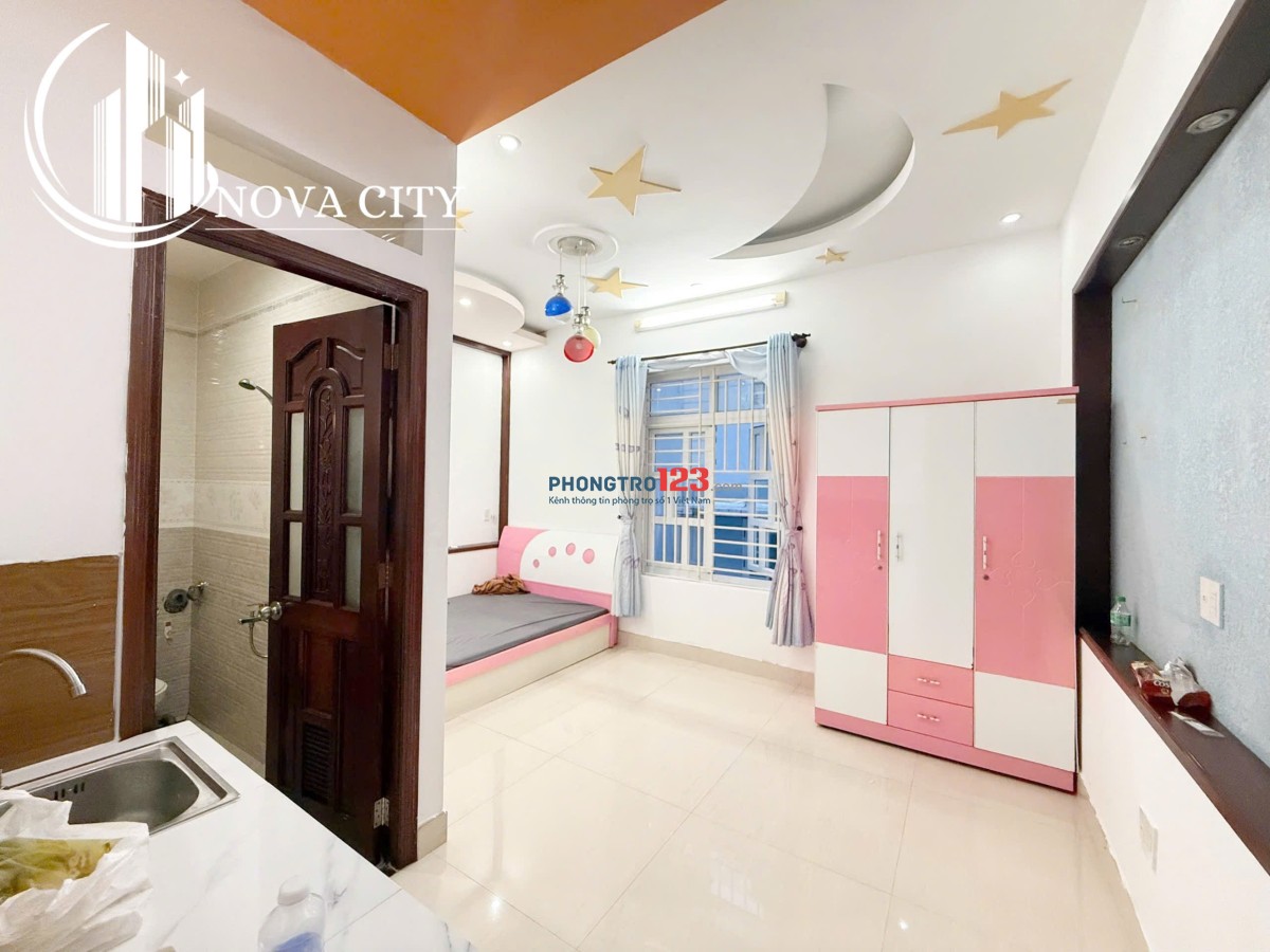 Phòng có cửa sổ trời gần nhà thờ Nam Hải - Q8