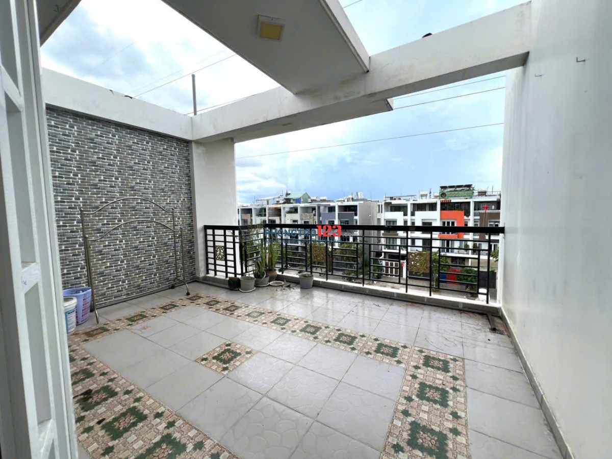 Căn hộ cho thuê nguyên tầng ( 2 phòng - 1nvs - 1 sân rộng) - gần cầu Chánh Hưng