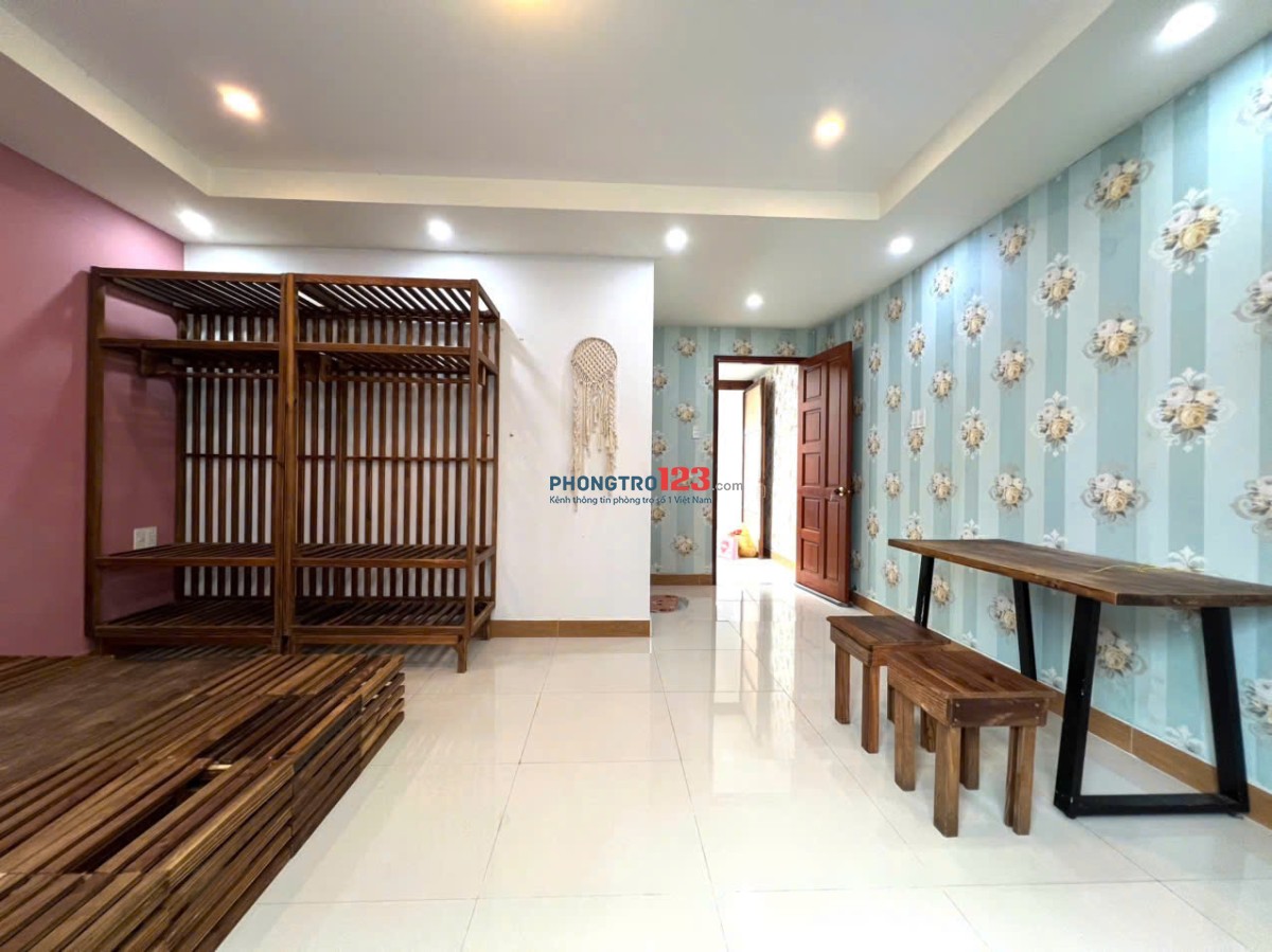 Căn hộ cho thuê nguyên tầng ( 2 phòng - 1nvs - 1 sân rộng) - gần cầu Chánh Hưng
