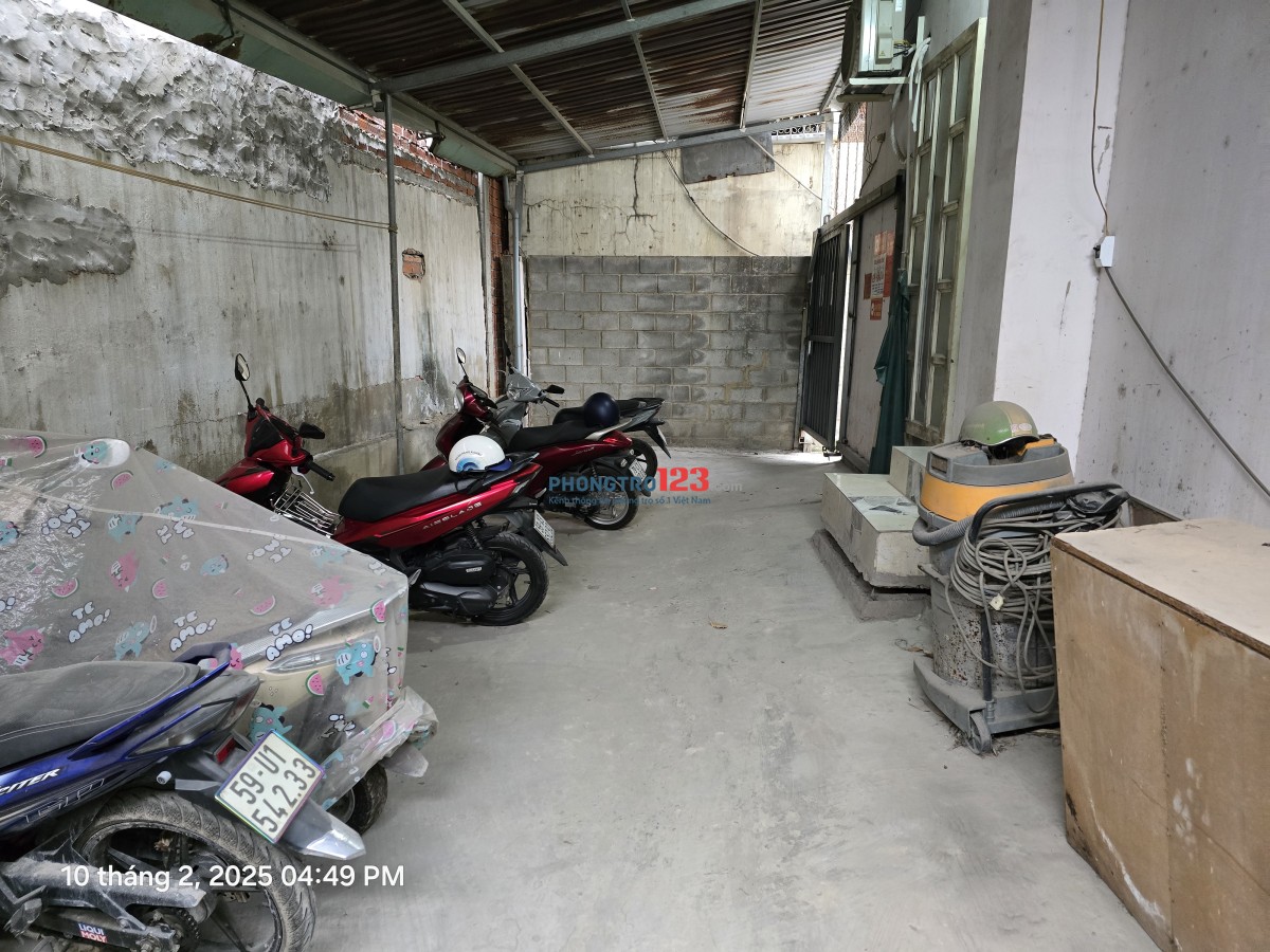 Cho thuê căn hộ mini trung tâm SG, khu an ninh, có sân vườn thoáng mát.
