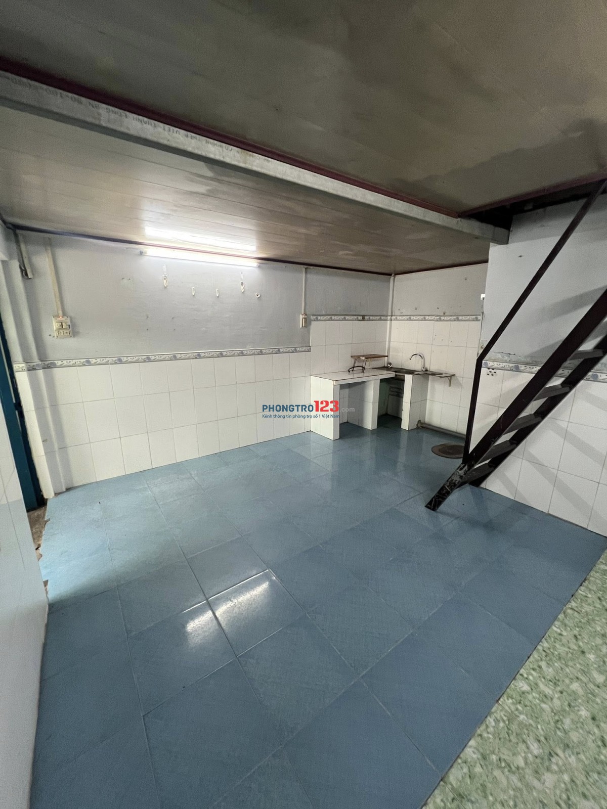 Phòng trống 30m2 hẻm 566 Nguyễn Thái Sơn (gần cầu An Phú Đông)
