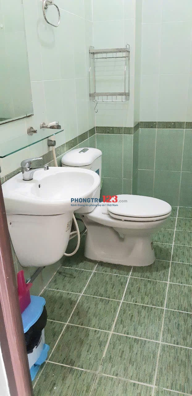 CHO NỮ THUÊ PHÒNG BAN CÔNG CỬA SỔ LỚN GẦN TRUNG TÂM QUẬN 1