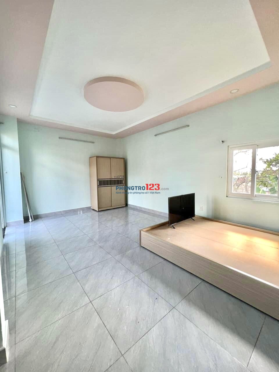 Cho Thuê Phòng 40m2 Ngay Ngã Tư Thủ Đức - Full Nội Thất Ban Công Siêu Thoáng Mát - An Ninh Tuyệt Đối