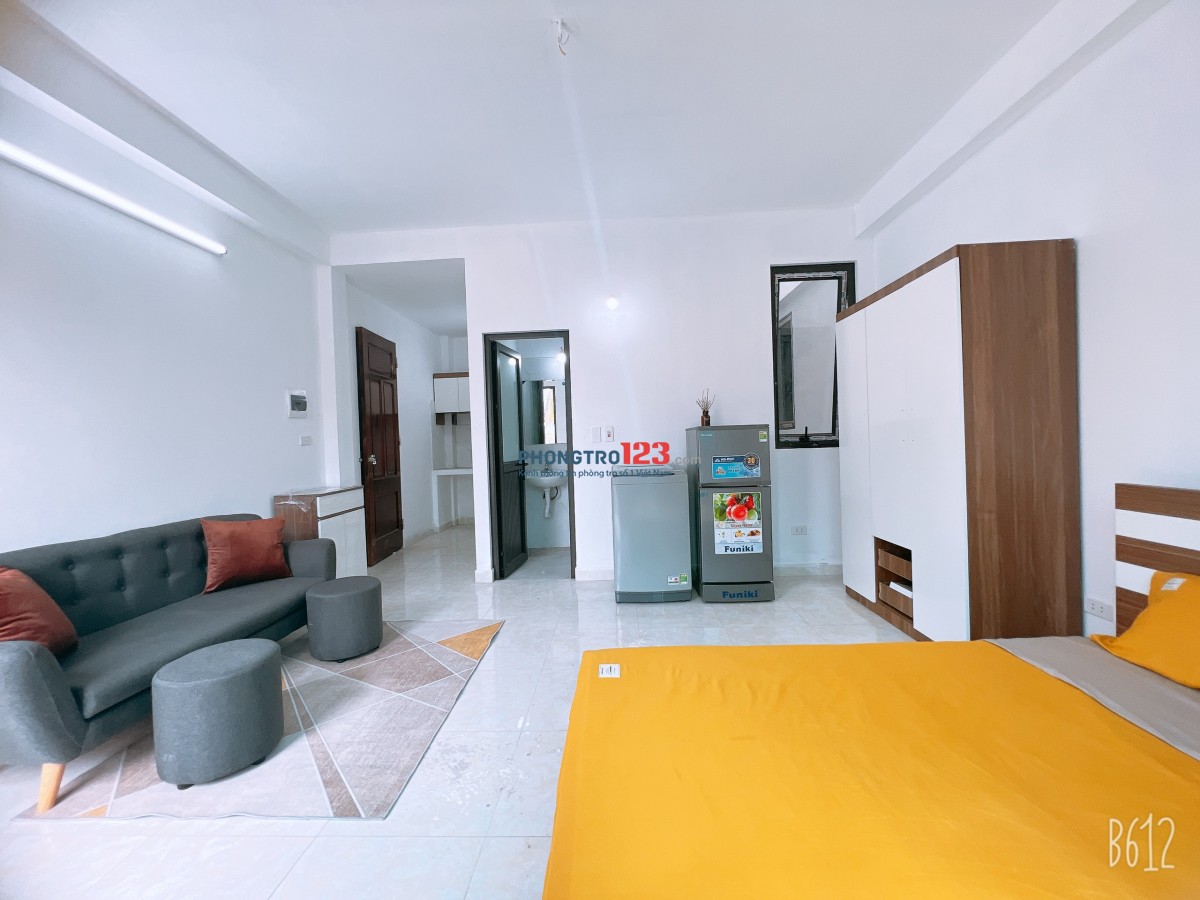 Studio có ban công mát mẻ, đủ nội thất đẹp số 10/144 Hồ Quan Nhân, Thanh Xuân, HN
