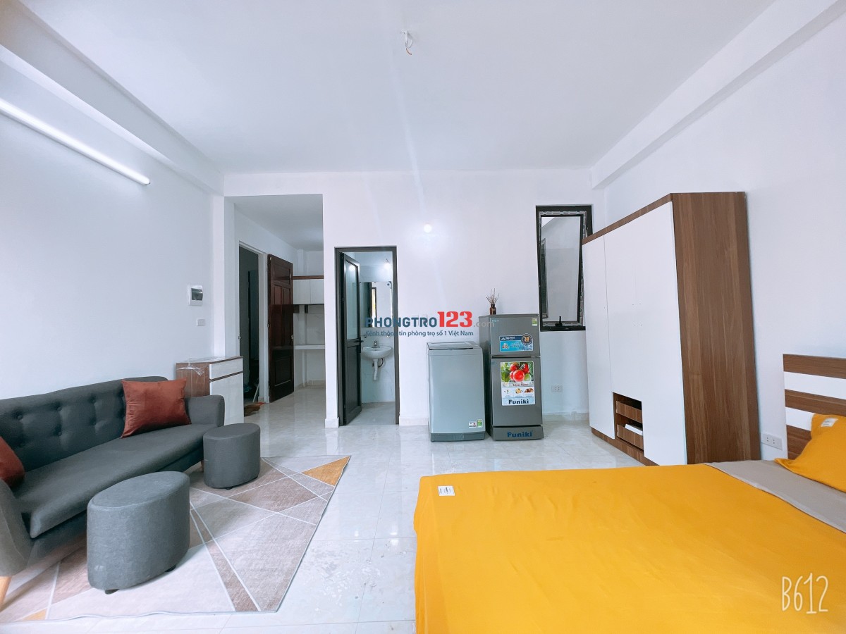 Studio có ban công mát mẻ, đủ nội thất đẹp số 10/144 Hồ Quan Nhân, Thanh Xuân, HN