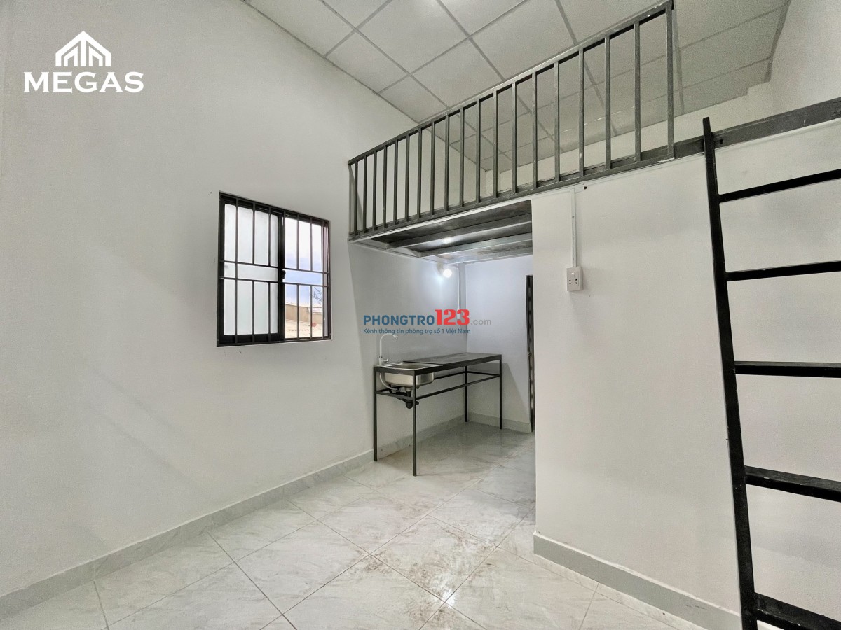 PHÒNG GÁC CAO - MÁY LẠNH - CỬA SỔ THOÁNG - NGAY CẦU VƯỢT NGÃ TƯ GA - ĐH NGUYỄN TẤT THÀNH