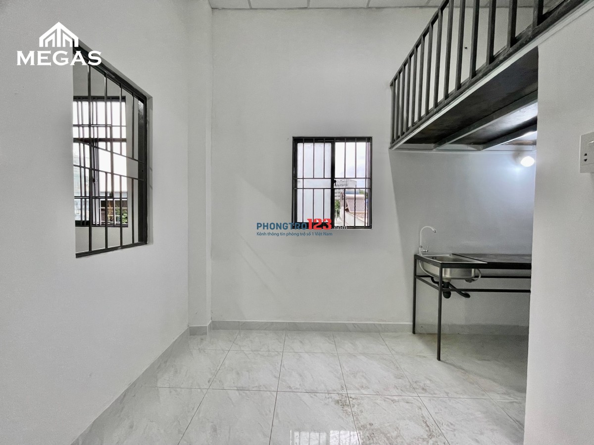 PHÒNG GÁC CAO - MÁY LẠNH - CỬA SỔ THOÁNG - NGAY CẦU VƯỢT NGÃ TƯ GA - ĐH NGUYỄN TẤT THÀNH