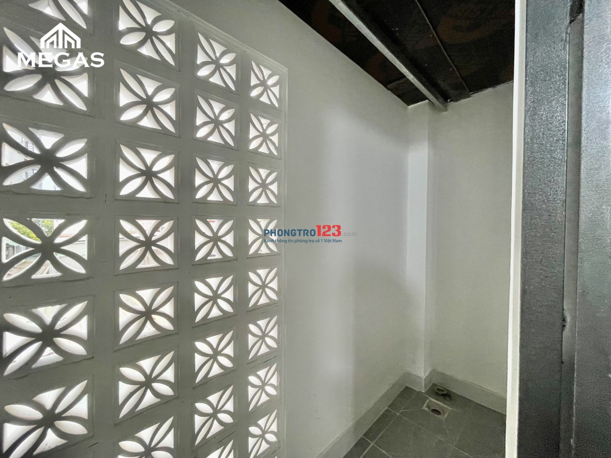 PHÒNG GÁC CAO - MÁY LẠNH - CỬA SỔ THOÁNG - NGAY CẦU VƯỢT NGÃ TƯ GA - ĐH NGUYỄN TẤT THÀNH