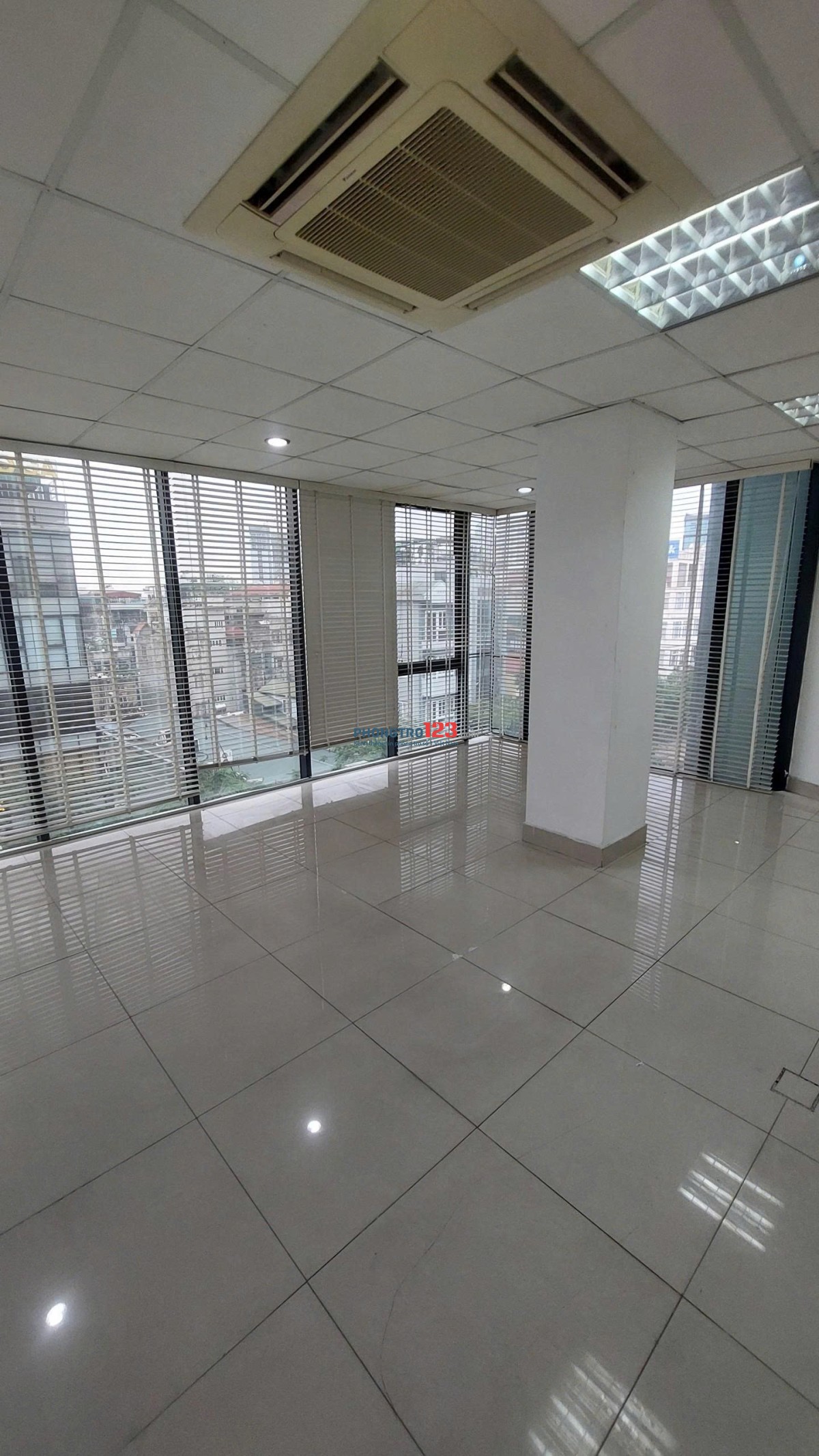  CHO THUÊ VĂN PHÒNG CAO CẤP 80M2 – VIEW ĐẸP – VỊ TRÍ "VÀNG" XUÂN LA – CHỈ 15TR/THÁNG! 