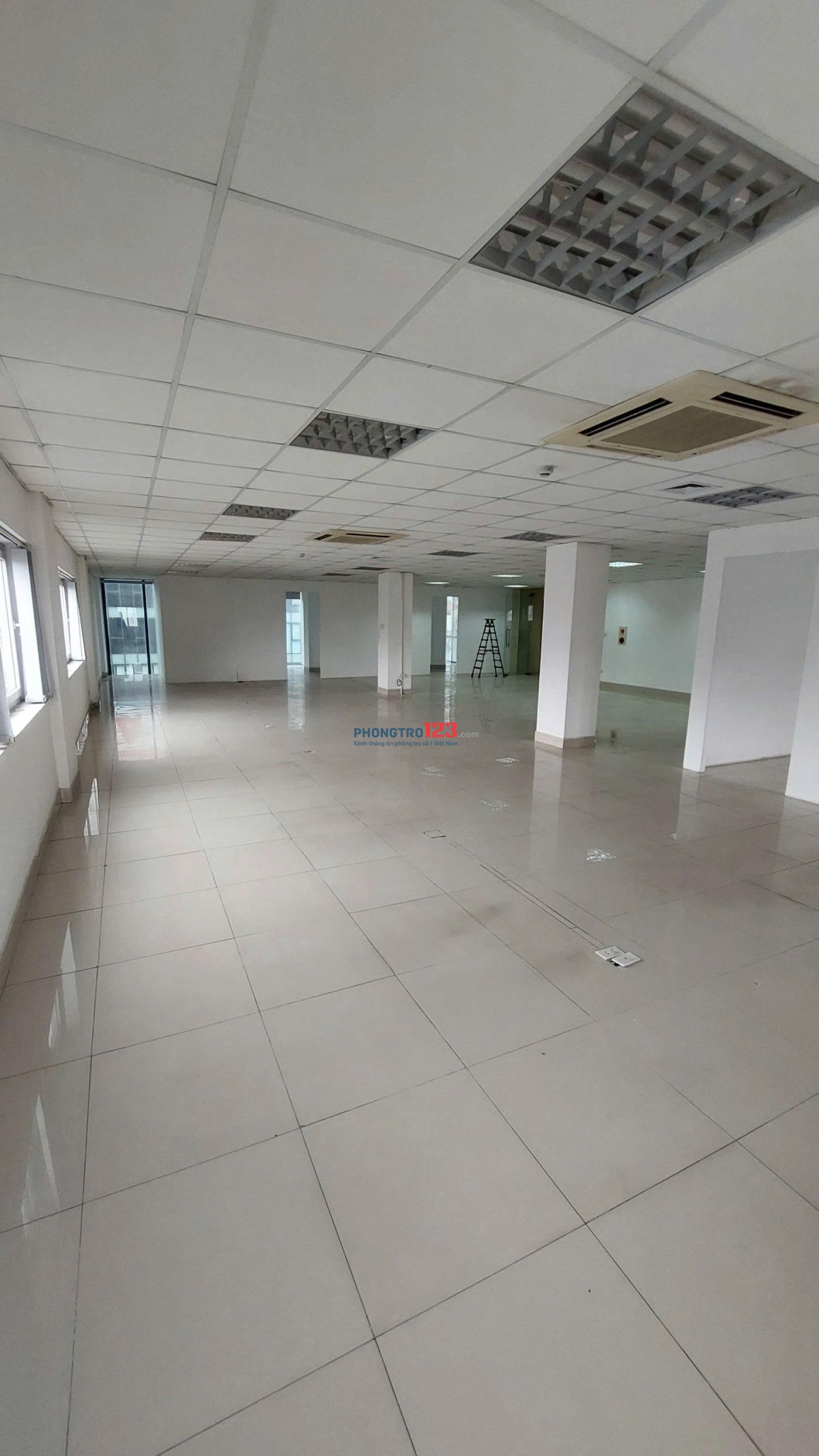  CHO THUÊ VĂN PHÒNG CAO CẤP 80M2 – VIEW ĐẸP – VỊ TRÍ "VÀNG" XUÂN LA – CHỈ 15TR/THÁNG! 