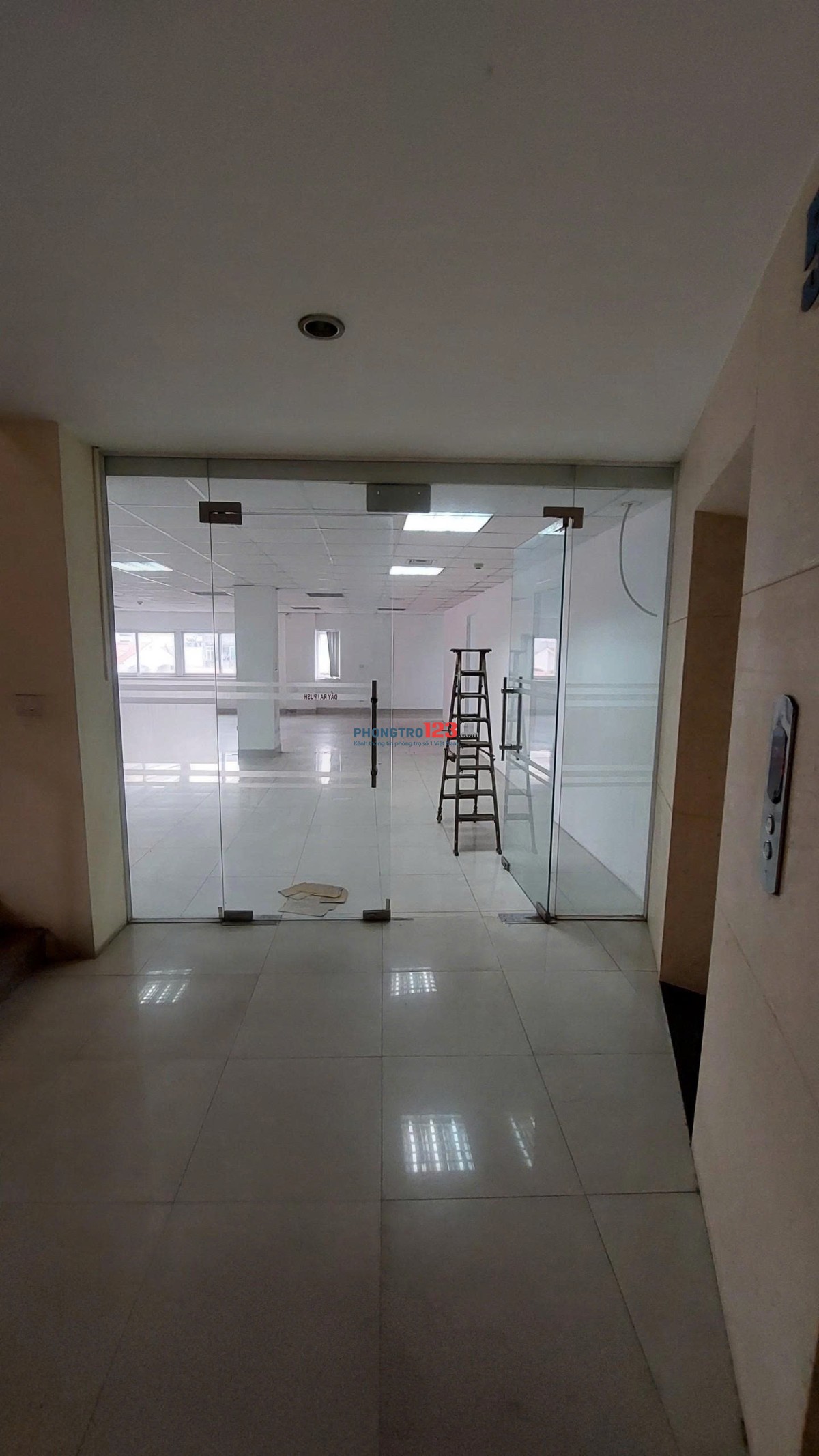  CHO THUÊ VĂN PHÒNG CAO CẤP 80M2 – VIEW ĐẸP – VỊ TRÍ "VÀNG" XUÂN LA – CHỈ 15TR/THÁNG! 