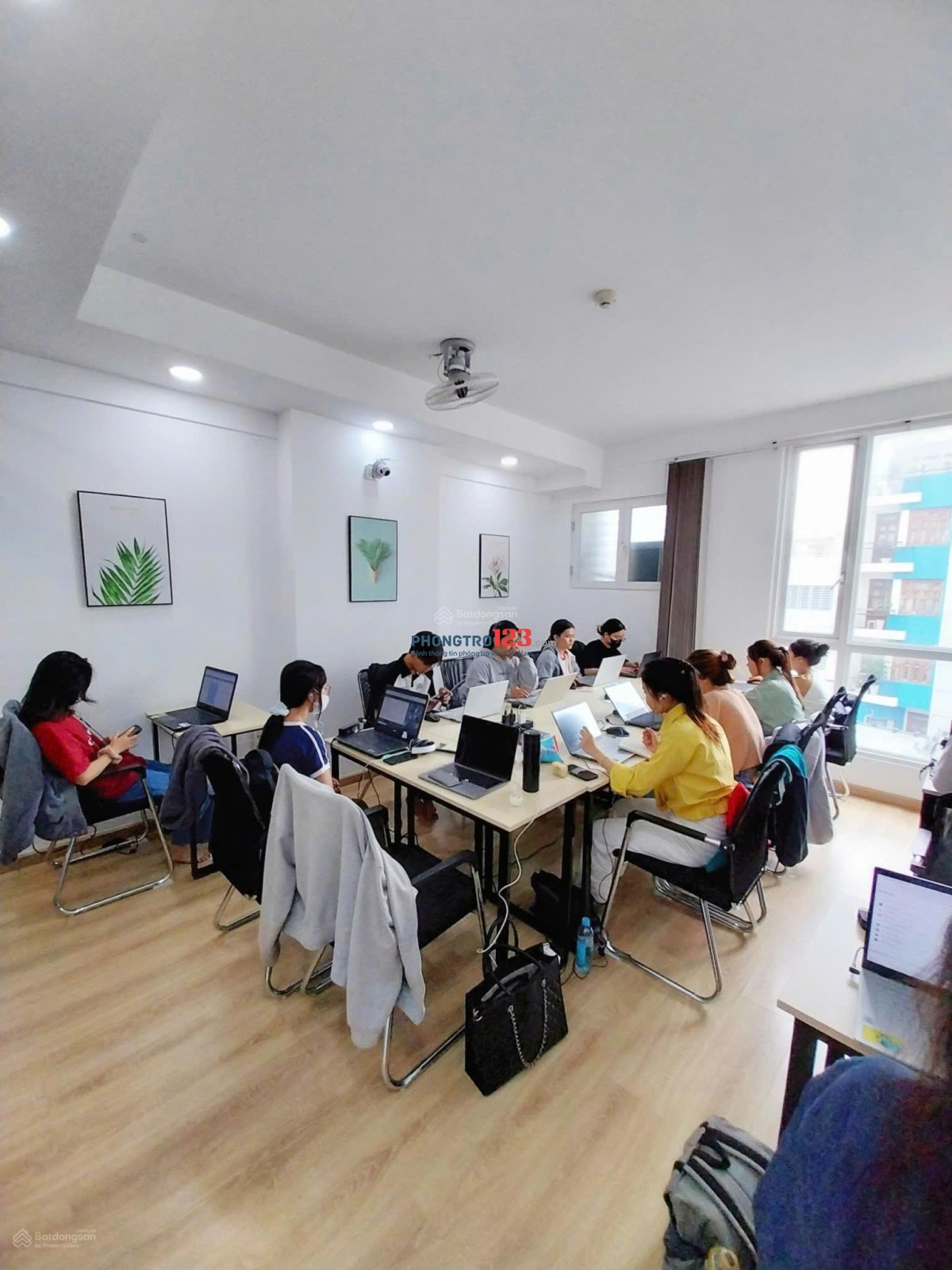 Chính chủ cho thuê officetel Charmington La Pointe 35m2, 1 phòng họp, 1 phòng làm việc, 10tr/tháng