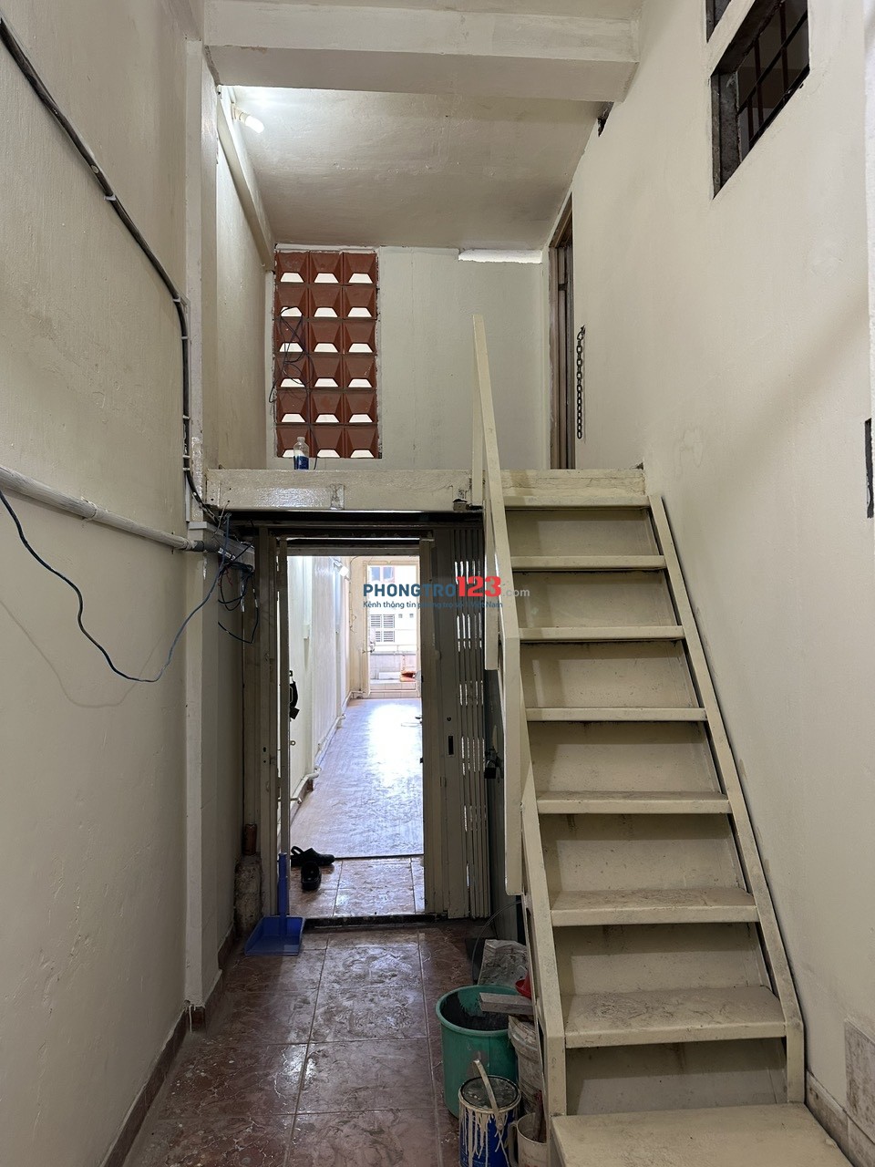 Cho thuê căn hộ lầu 1, nguyễn chí thanh, p5, q10, 80m2, 9tr