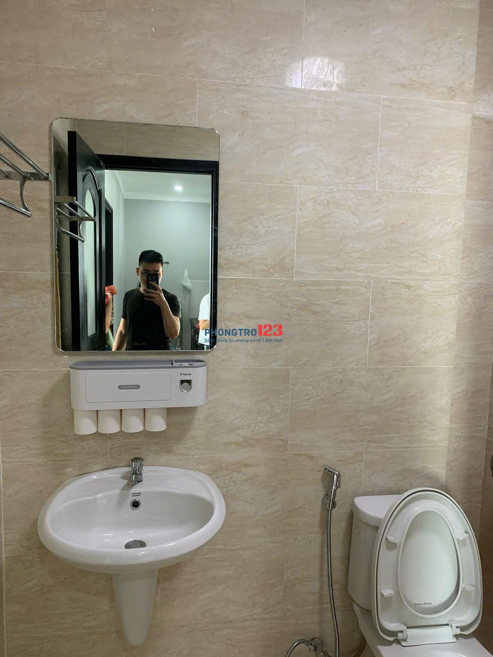Chung cư Hà Đô, Nguyễn Văn Công, GV: 2p ngủ, 75m2, giá 12tr/th