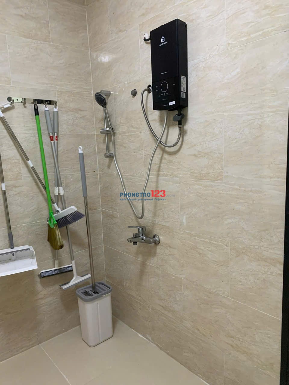 Chung cư Hà Đô, Nguyễn Văn Công, GV: 2p ngủ, 75m2, giá 12tr/th