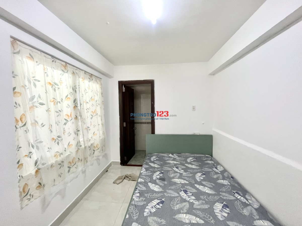 1 Phòng ngủ Gian sau rộng thoáng Full nội thất có máy giặt riêng