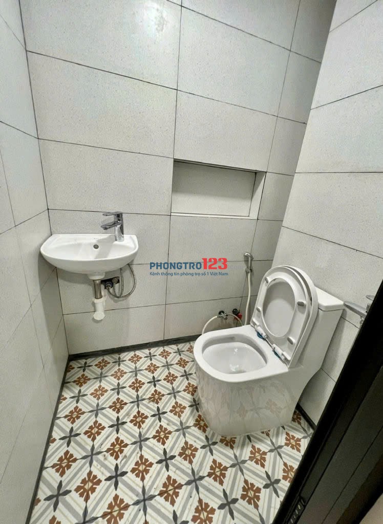  DUPLEX Q10 – nhẹ nhàng, ĐỦ NỘI THẤT, có thang máy!