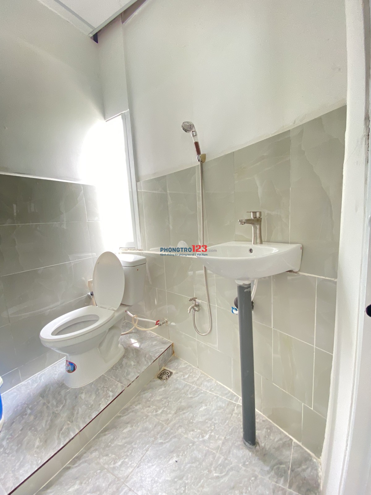 Phòng studio cửa sổ Phú Nhuận Phan Tây Hồ giáp PXLong