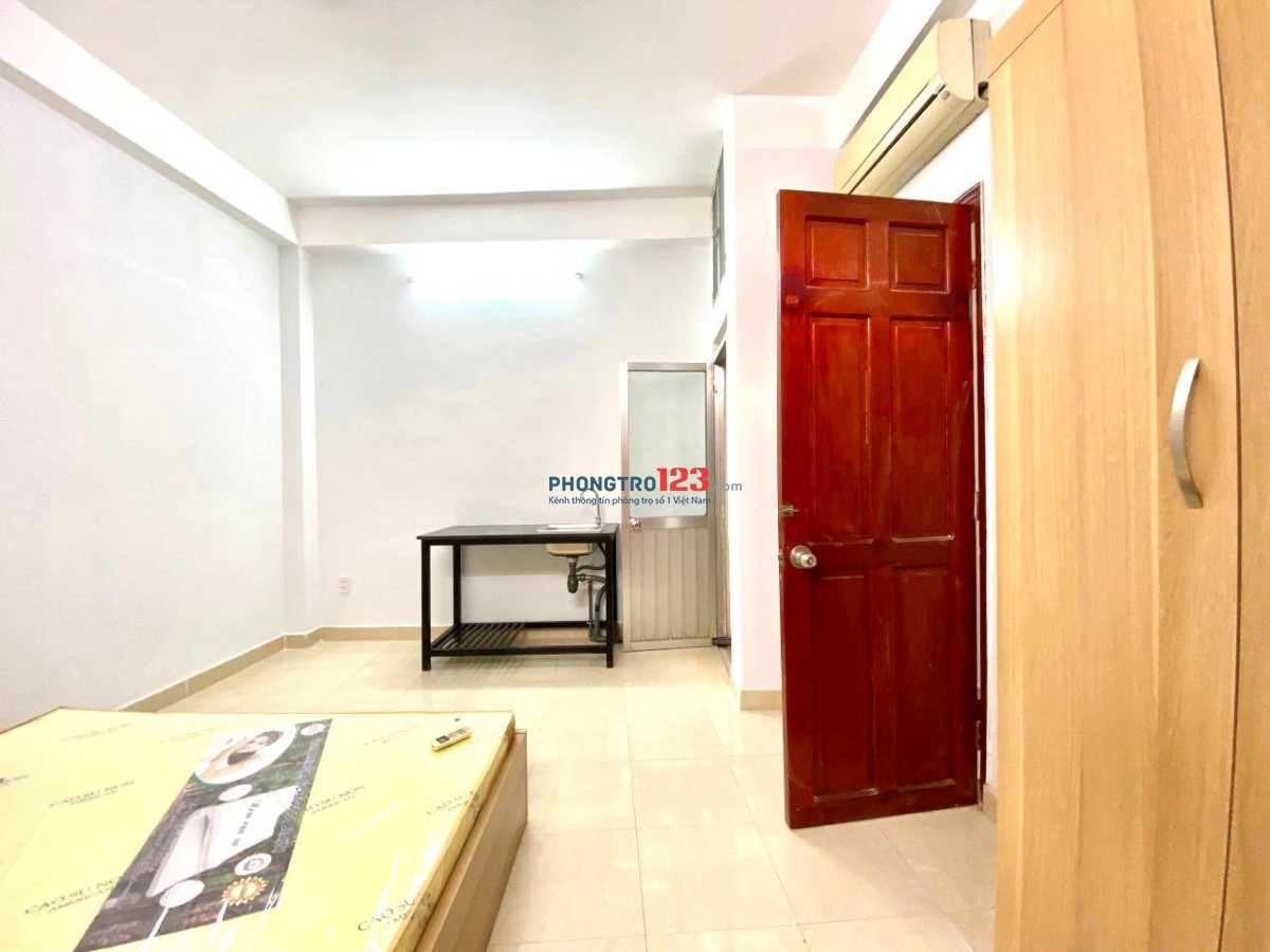 Phòng đầy đủ tiện nghi cửa sổ thoáng Phú Nhuận