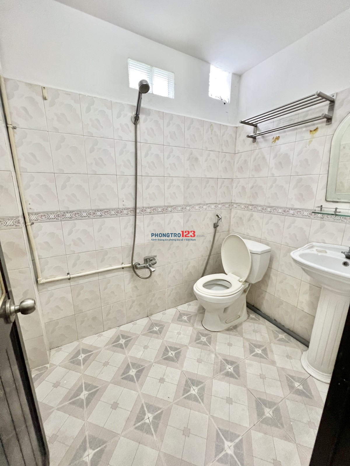 Phòng 25m2- 5,5tr gác lửng, kệ bếp, full tiện nghi, hẻm ô tô ngay sát Landmark81
