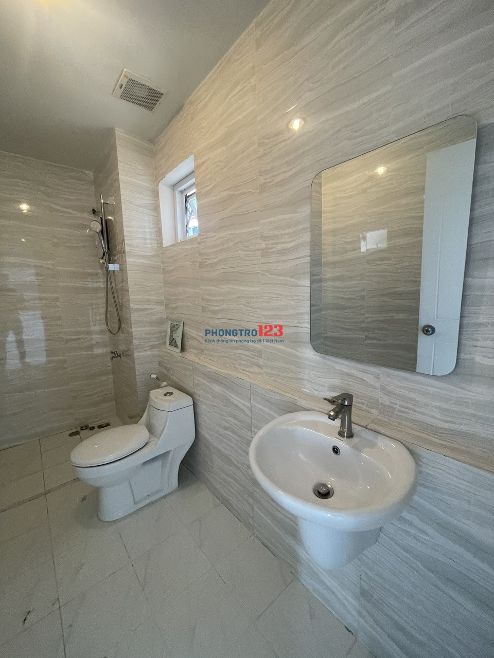 Cho thuê phòng đẹp (cạnh hồ bơi) trong chung cư Tera Rosa