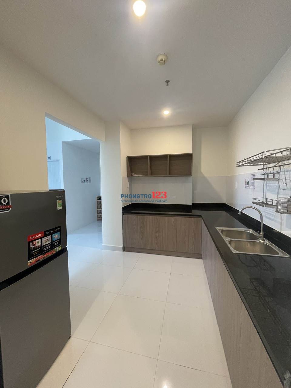 Cho thuê phòng đẹp (cạnh hồ bơi) trong chung cư Tera Rosa