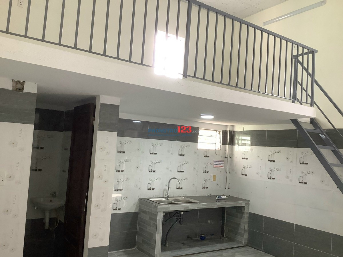 NHÀ RỘNG RÃI THOÁNG MÁT CÓ ĐIỀU HÒA , DÂN CƯ AN TOÀN , GẦN TRƯỜNG HỌC , BỆNH VIỆN ...