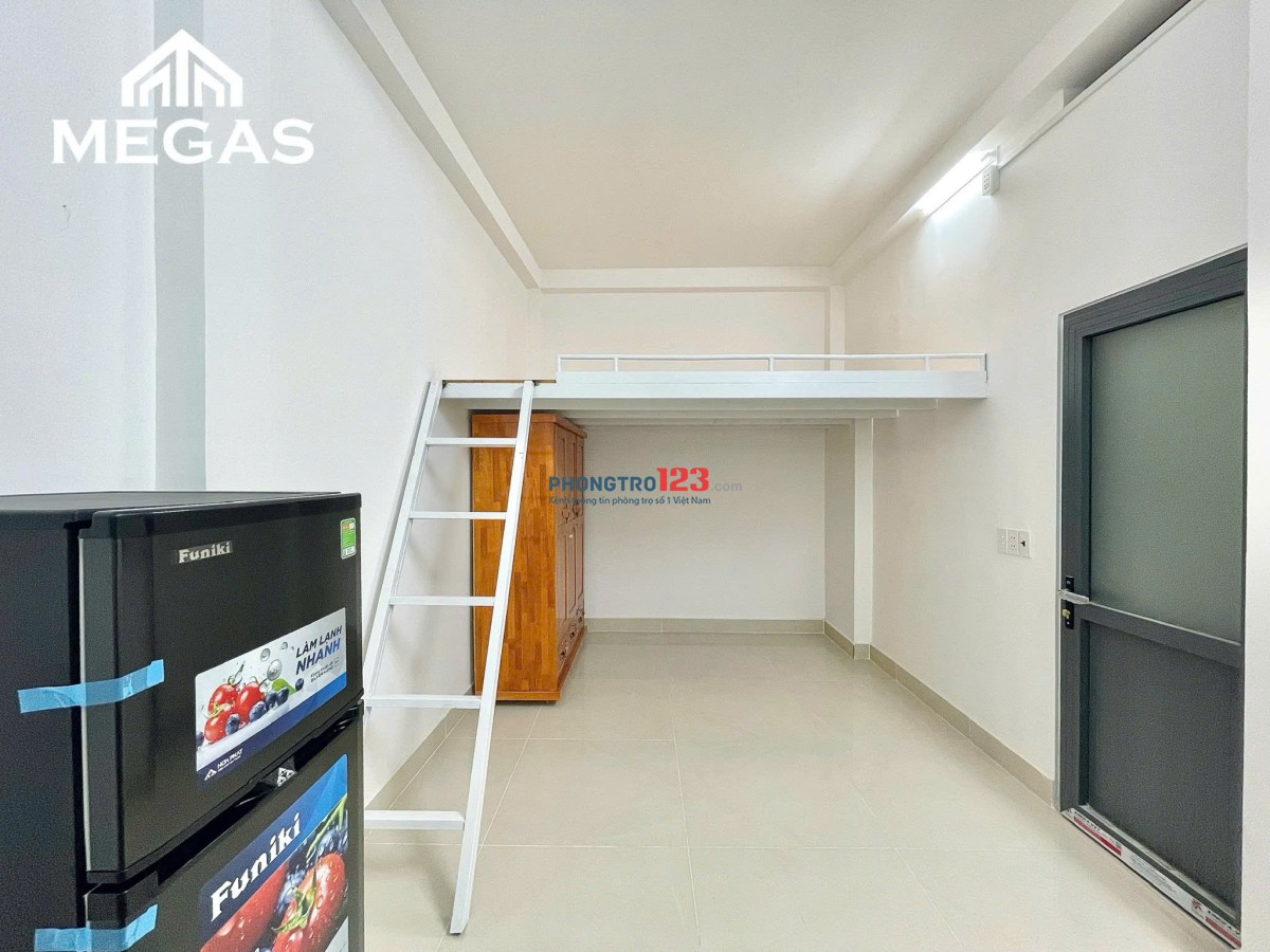 Hình Thật. Phòng xây mới, Gác cao 2M, Máy giặt riêng - Gần SVĐ Phú Thọ, khu Bắc Hải, ĐH Bách Khoa