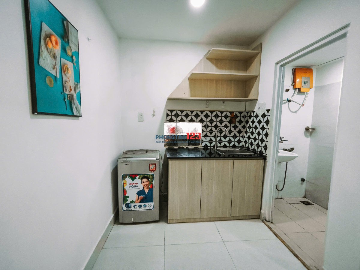 Phòng 16m2 - 4,3tr, kệ bếp, cửa sổ, full tiện nghi, tự do 24/24, thang máy, Q. Bình Thạnh