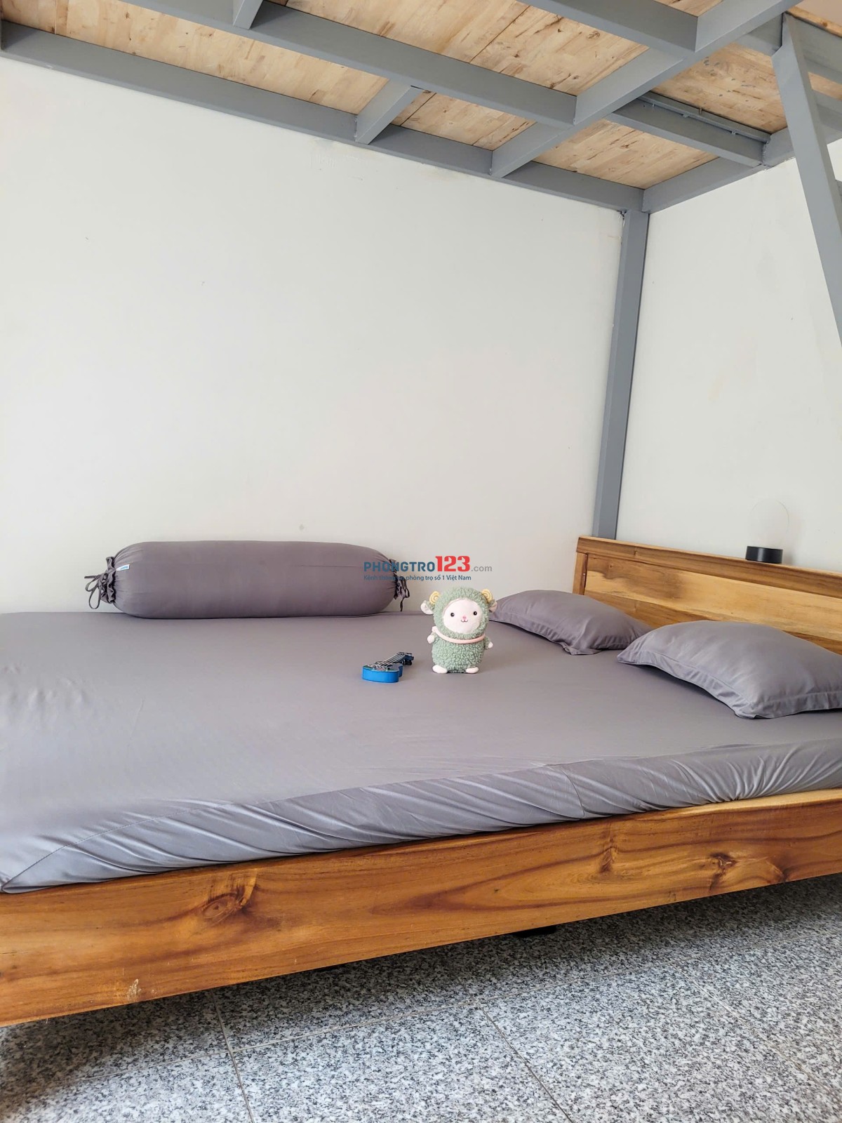 Cho Thuê Phòng Trọ Duplex 2 Chỗ Ngủ _ Có Ban Công - Gần Ngã Tư Hàng Xanh
