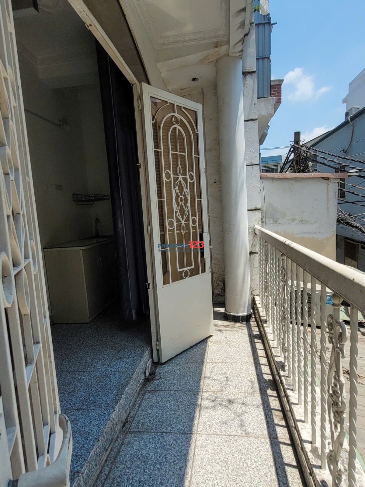 Cho Thuê Phòng Trọ Duplex 2 Chỗ Ngủ _ Có Ban Công - Gần Ngã Tư Hàng Xanh
