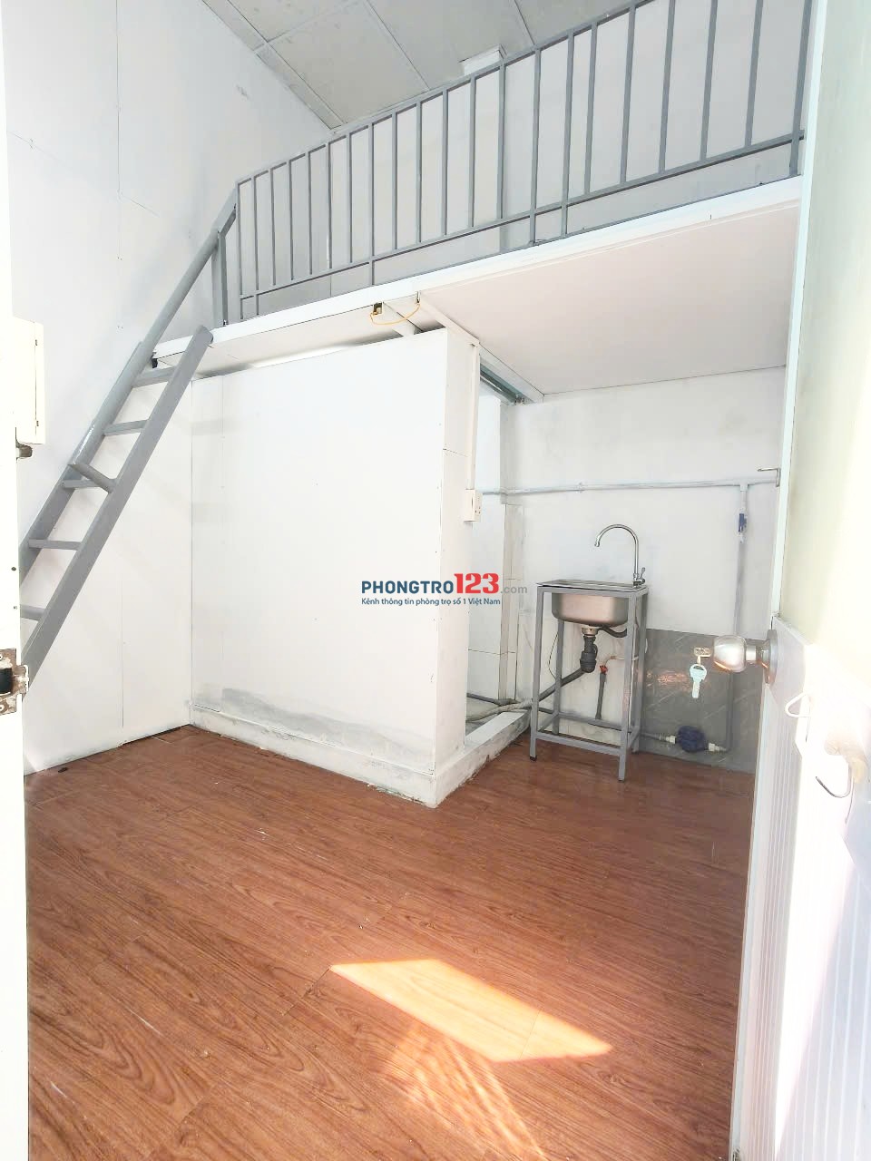 Phòng tầng trệt, có gác lững, tolet riêng, an ninh, khôg ngập nước , giờ giấc tự do, không chung chủ