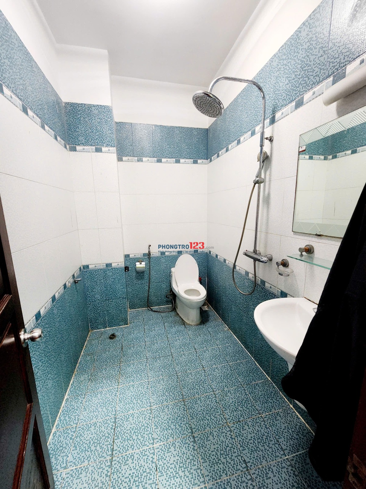 Chính chủ cho thuê, 37m2, full nội thất, ban công, sàn gỗ, đường Thống Nhất, Tân Thành, Tân Phú