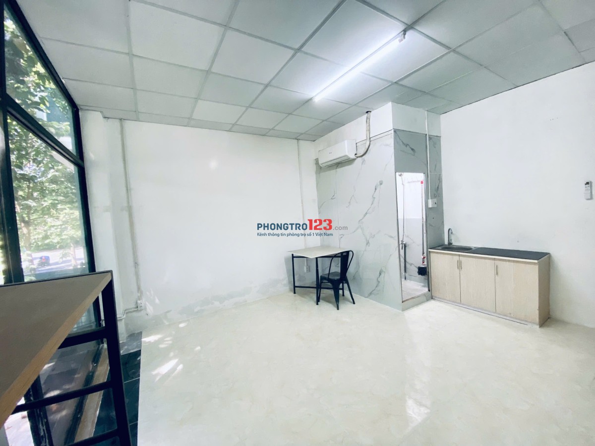 Cho thuê phòng trọ Cát lái có ban công có máy lạnh, giá 3tr6