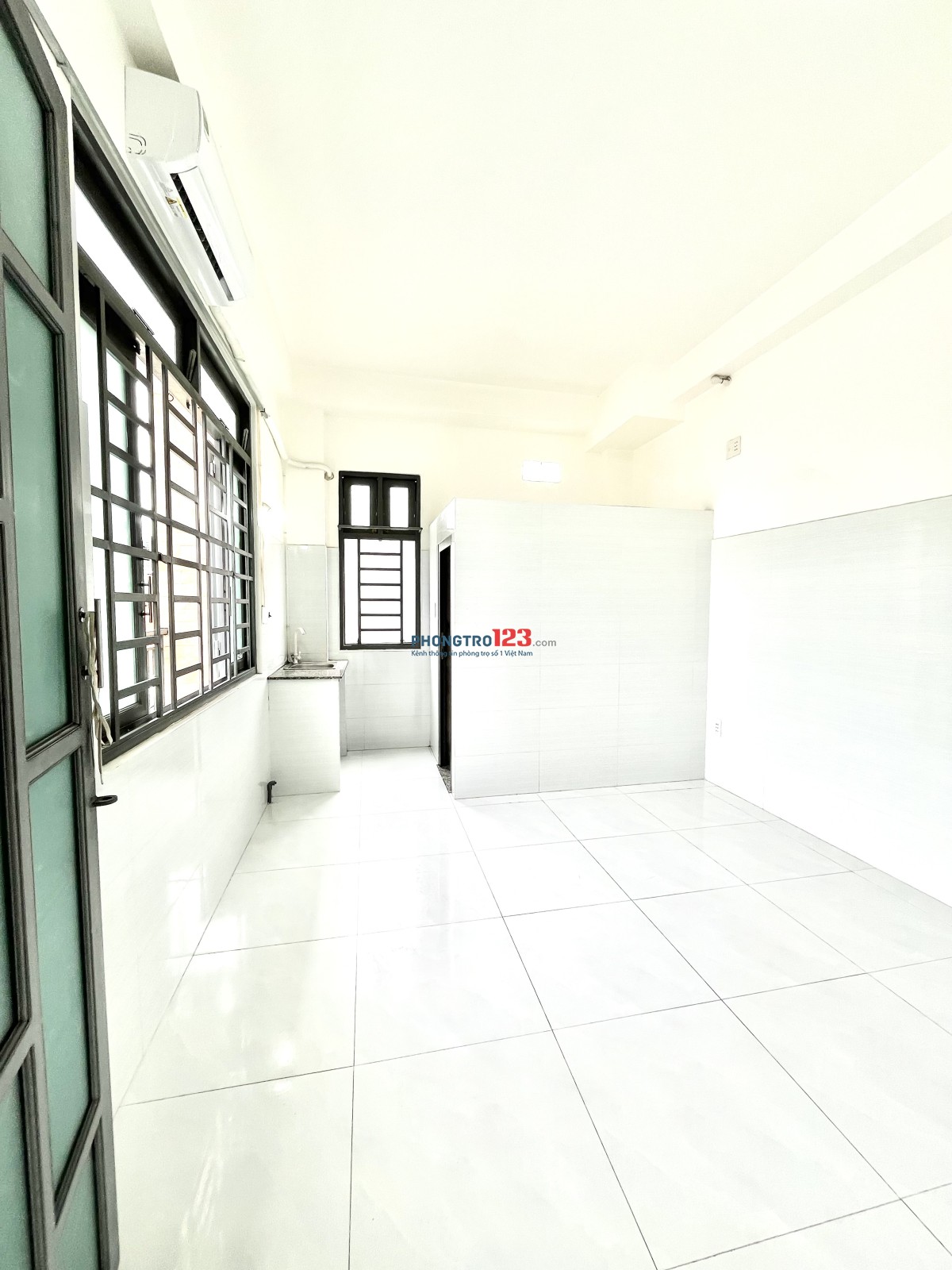PHÒNG MỚI XÂY - TRUNG TÂM GÒ VẤPCỬA SỔ BAN CÔNG THOÁNG MÁT