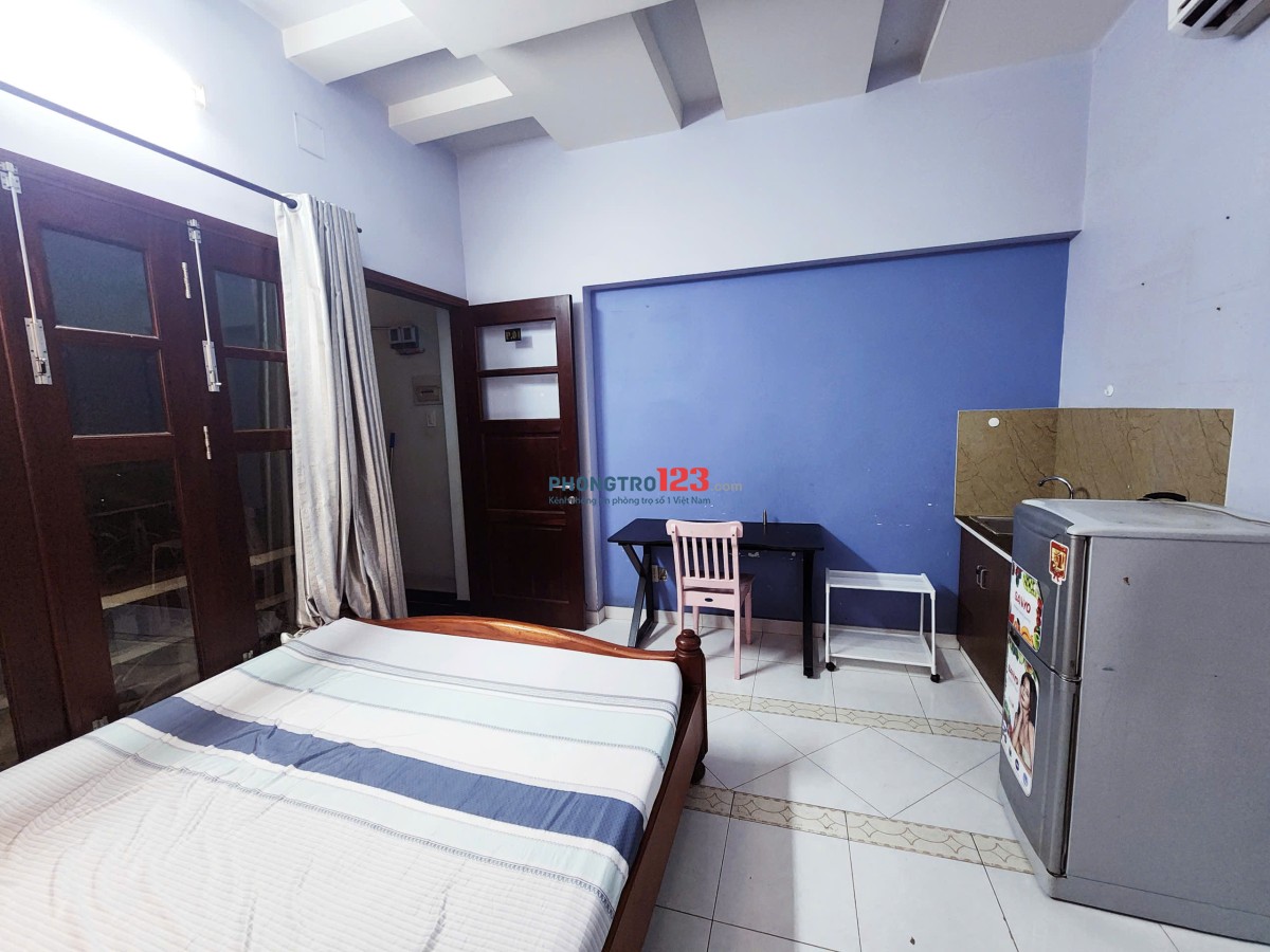 Chính chủ, Phòng 30m2, full nội thất, 3.8tr, free xe máy, khu Nguyễn Xuân Khoát, Thống Nhất, Tân Phú