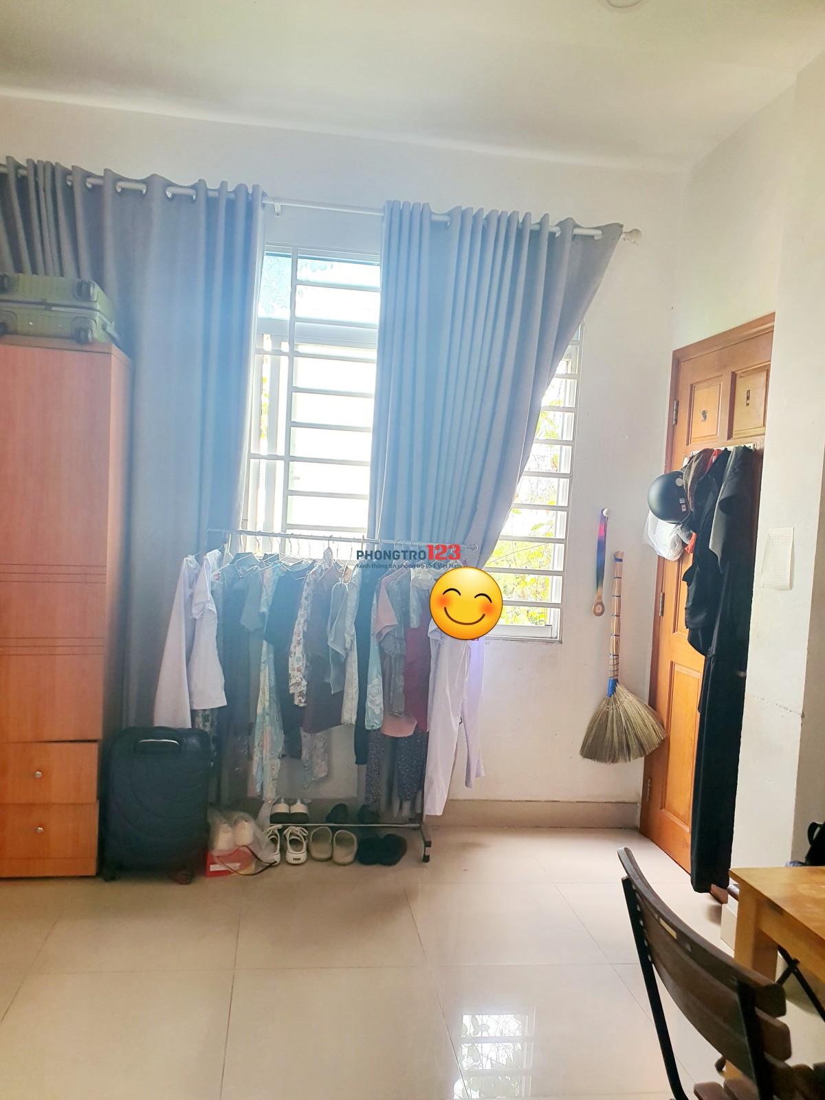 Mình cần pass lại phòng gấp về quê