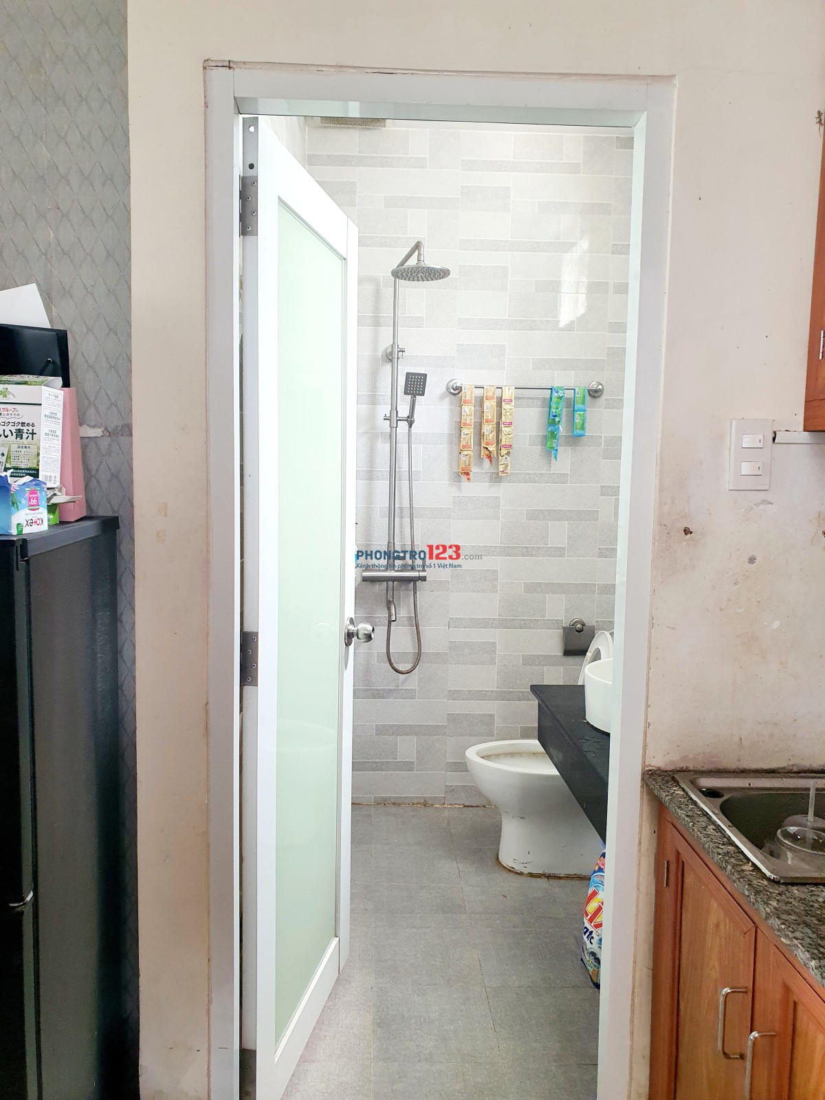 Mình cần pass lại phòng gấp về quê