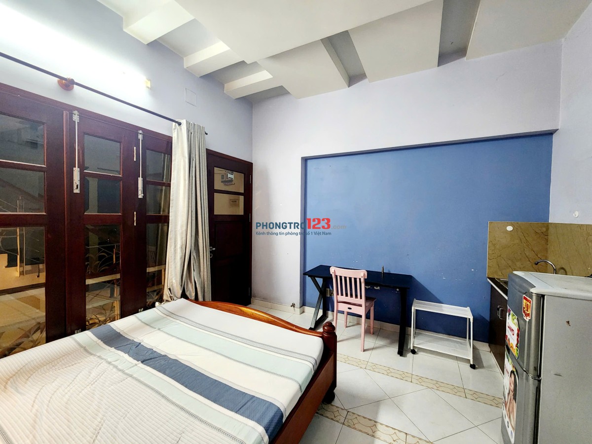 Chính chủ, Phòng 30m2, full nội thất, 3.8tr, free xe máy, khu Nguyễn Xuân Khoát, Thống Nhất, Tân Phú