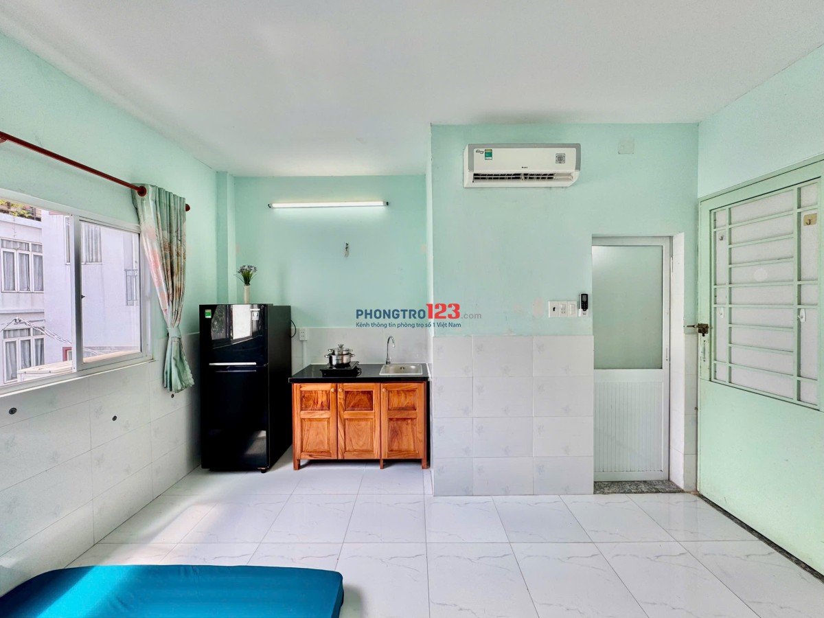 PHÒNG CỬA SỔ TRỜI THOÁNG FULL NT NGAY BỜ KÈ