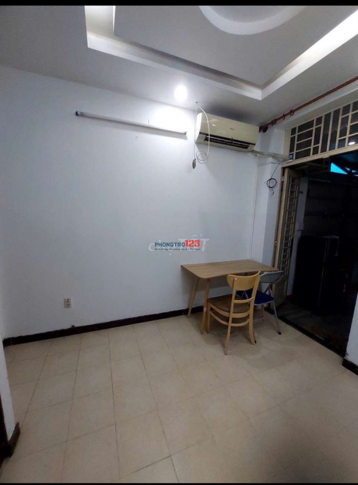 Phòng cửa sổ Hai Bà Trưng Q3 tách bếp giờ tự do